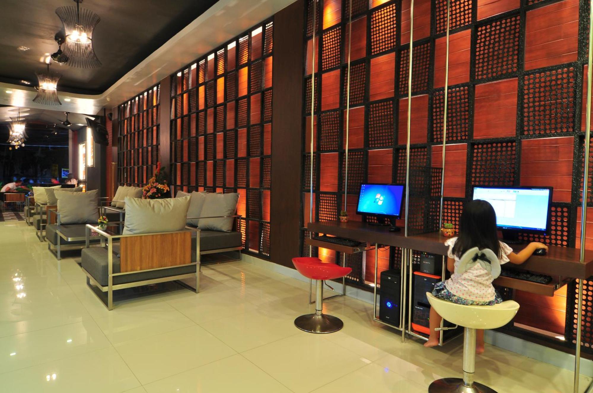 Khách sạn Platinum And